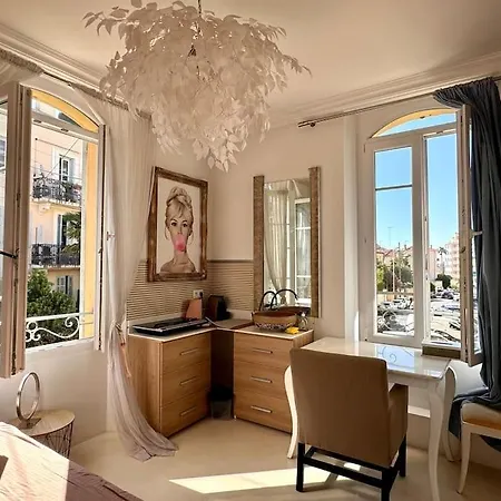 Joli Studio Avec Mezzanine Centre Cannes